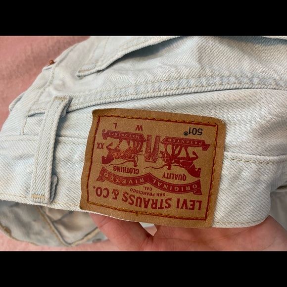 501 Levi’s white wash Jean shorts - Picture 4 of 7